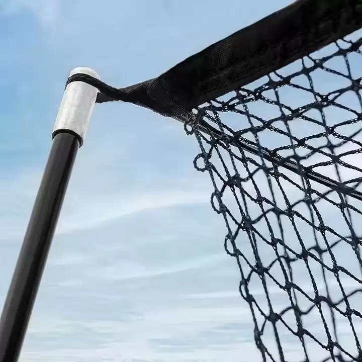 Легкая клетка для гольфа размером 10х10х10 футов с мишенью из ткани.